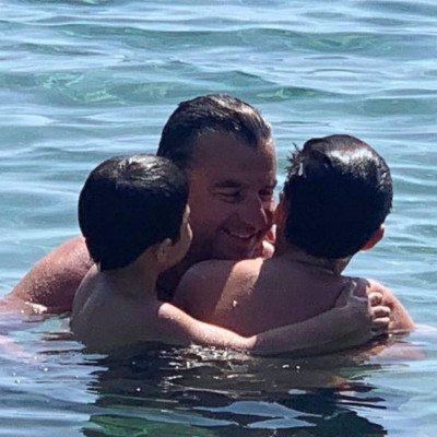 Γιώργος Λιάγκας: Το φωτογραφικό άλμπουμ των καλοκαιρινών διακοπών με τους γιους του (pics+vid)