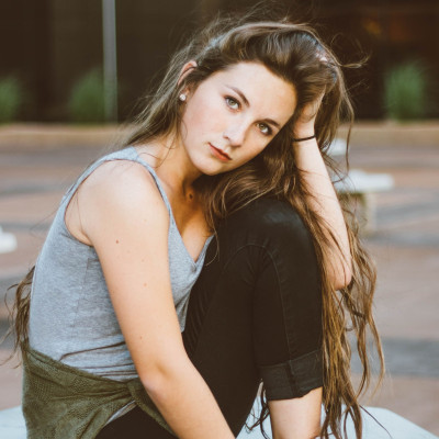 Τα 5 απαραίτητα καλοκαιρινά ρούχα & αξεσουάρ που πρέπει να έχεις στην ντουλάπα σου