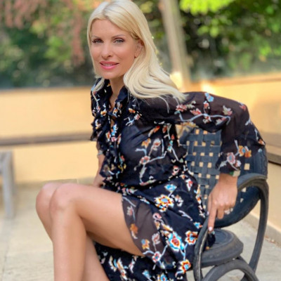 Η Ελένη Μενεγάκη μας δείχνει για πρώτη φορά τους επίπεδους κοιλιακούς της και είμαστε άφωνες