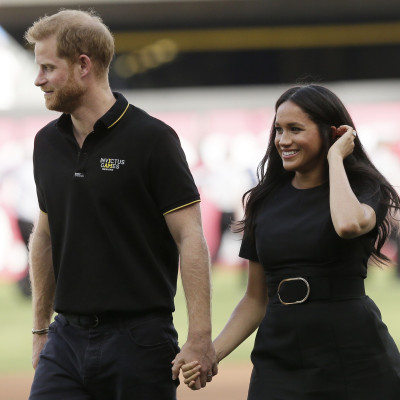 Το κρυμμένο μήνυμα στο σύνολο της Meghan Markle