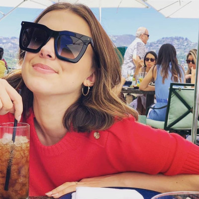 Δε θα πιστέψεις ποιες είναι οι κολλητές της Millie Bobby Brown