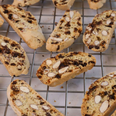 Biscotti με αμύγδαλο και μαύρη σοκολάτα