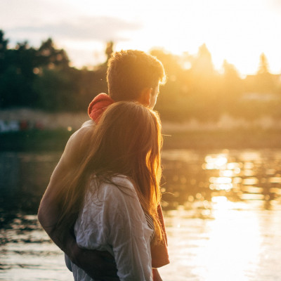 Πώς θα κρατήσεις τη σχέση σου δυνατή και στις διακοπές