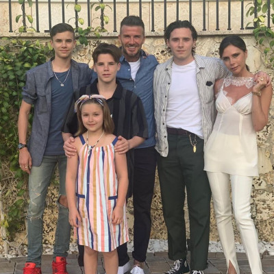 Οικογένεια Beckham: Έτσι ευχήθηκαν γονείς και αδέρφια χρόνια πολλά στην «πριγκίπισσα» Harper (pics)