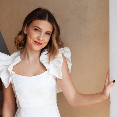 Millie Bobby Brown: Με αυτά τα 4 outfits δίνει μαθήματα στυλ
