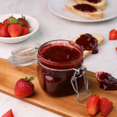 Φτιάξε μαρμελάδα φράουλα με 4 υλικά