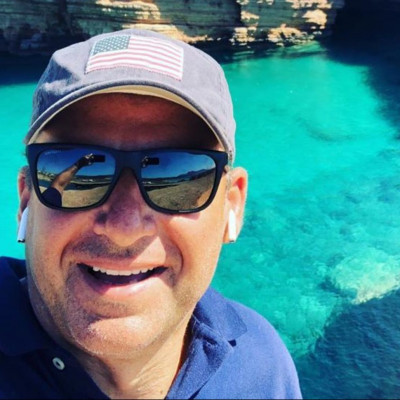 Γιώργος Λιάγκας: Τρυφερές αγκαλιές με τους γιους του στη θάλασσα (pics)