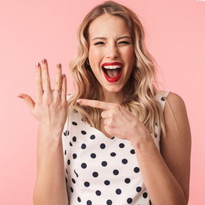 Θα το πάρει το κορίτσι ή θα το παιδεύει;