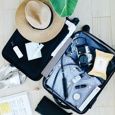 Αυτά τα beauty gadgets είναι οικονομικά και θα σε σώσουν στο πακετάρισμα των διακοπών!