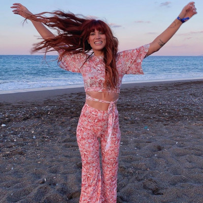 Η Μαίρη Συνατσάκη κάνει το Bottle Cap Challenge κι ούτε η ίδια δεν πιστεύει τι συνέβη