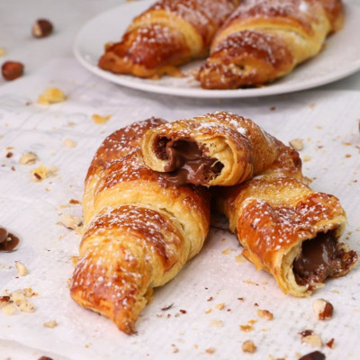 Φτιάξε γρήγορα κρουασανάκια με σοκολάτα και φουντούκι