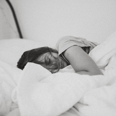 4 τρόποι για να έχεις έναν πιο ξεκούραστο ύπνο