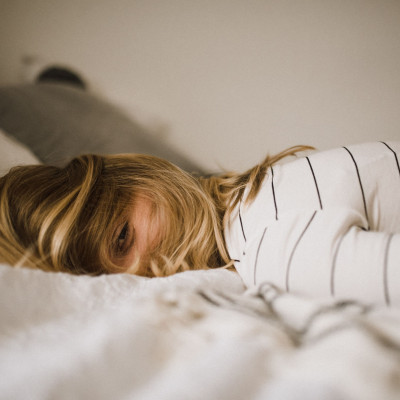 3 αποτελεσματικές μέθοδοι να καταπολεμήσεις τους πόνους περιόδου