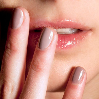 The queen is nude! Οι δέκα πιο κομψοί τρόποι για να… go nude αυτό το καλοκαίρι!