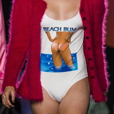 Πέντε τρόποι για να δείχνεις πιο αδύνατη φορώντας μόνο το μαγιό σου