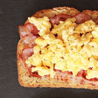 Αυτό είναι το κόλπο για να φτιάξεις τα πιο αφράτα scrambled eggs