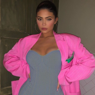 Είσαι έτοιμη; Η Kylie Jenner αποκάλυψε τα γραφεία της Kylie Skin και μιλάμε για πολυτέλεια