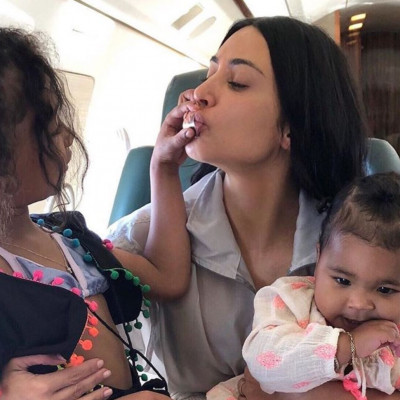 10 πράγματα που έχουν αλλάξει στην Kim Kardashian από όταν έγινε μαμά (vid)