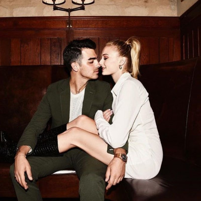 Δε φαντάζεσαι γιατί είναι στενοχωρημένοι ο Joe Jonas και η Sophie Turner