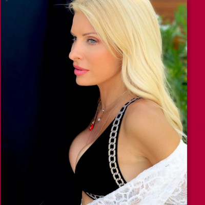 Ελένη Μενεγάκη: Έπεσε στα πατώματα με την έκπληξη που της έκαναν στη Μύκονο! (Photos)