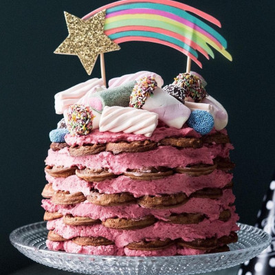 Η πιο ξεχωριστή ιδέα για τούρτα γενεθλίων είναι το κέικ με βάφλες