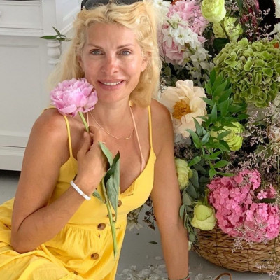 Η Ελένη Μενεγάκη μόλις αποκάλυψε με ένα σχόλιο πώς περνάει στις διακοπές της (photos)