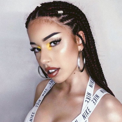 Natasha Kay: Η «Teen Queen» ποζάρει με μαγιό και αφήνει άφωνες