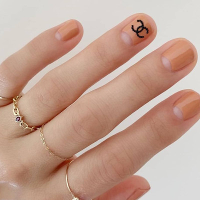 Chanel Boy Bag μπορεί να μην έχουμε αλλά #ChanelNails μπορούμε να αποκτήσουμε όλες!