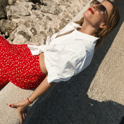 Πώς να φορέσεις ένα ανδρικό πουκάμισο και να είσαι σέξι