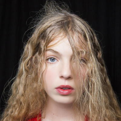 Το αστείο με τα φριζαρισμένα μαλλιά πρέπει να τελειώσει επιτέλους και ξέρουμε πώς!