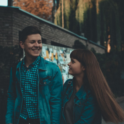 Friend Zone Alert! Τα 4 σημάδια ότι σε βλέπει σαν... φίλη