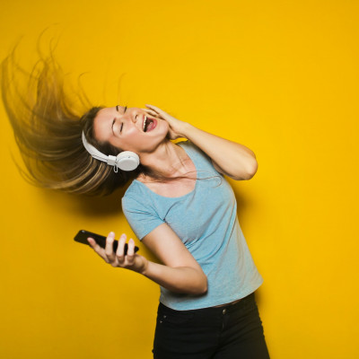 Ποια είναι τα 5 μουσικά αστέρια που πρέπει οπωσδήποτε να ακολουθήσεις στο Youtube