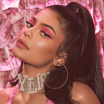 Here Comes the Bride! Η Kylie Jenner ετοιμάζει τον γάμο της μαζί με τα γενέθλιά της; (+photo)