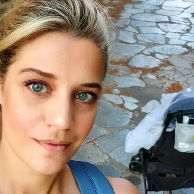 Τζένη Θεωνά: Οι πρώτες φώτο με μαγιό 4 μήνες μετά τη γέννηση του γιου της (pics)