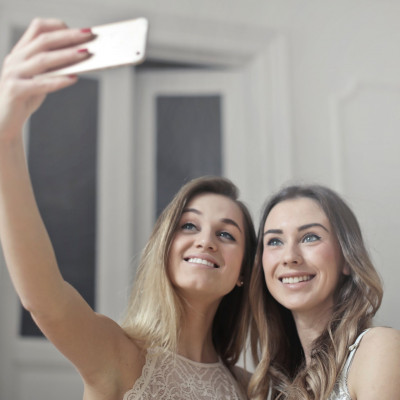 Τοξική φιλία: 7 σημάδια που δείχνουν ότι ήρθε η ώρα να ξεκόψεις