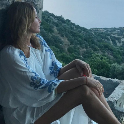 Αυτό είναι το υπέροχο σπίτι της Τζένης Μπαλατσινού στην Πάτμο (pics)