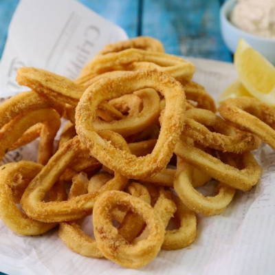 Καλαμάρια τηγανητά με ταραμοσαλάτα