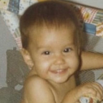 Μάντεψε ποια καλλονή ηθοποιός κι επιχειρηματίας είναι το κοριτσάκι της φωτογραφίας