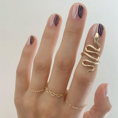 Κανένα δίλημμα! Τα ασπρόμαυρα νύχια είναι η καλύτερη επιλογή για το nail art του φθινοπώρου