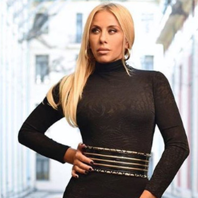 Έχετε δει τη Μαστροκώστα στα 48 της με μαγιό και χωρίς ρετούς; Θα πάθετε πλάκα! (photos)