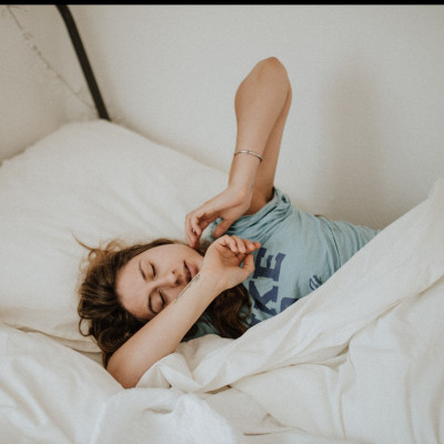 Πώς θα σηκωθείς από το κρεβάτι για να πας στο σχολείο σε 1 λεπτό