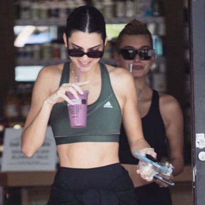 Do it like Kendall & Hailey: Έτσι θα κάνεις τον τέλειο κότσο μετά το γυμναστήριο