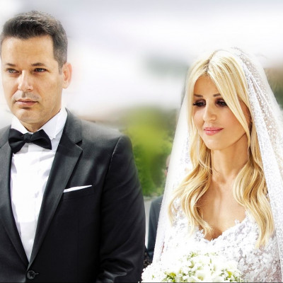 Οι λεπτομέρειες για το νυφικό της Έλενας Ράπτη και το ιδιαίτερο αξεσουάρ που στόλιζε τον καρπό της