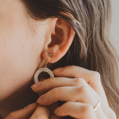 Υπάρχει σωστός τρόπος να καθαρίσεις το νέο σου piercing; Η απάντηση είναι ναι!