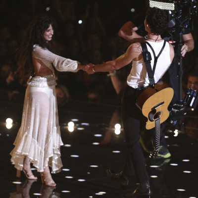 Η αντίδραση της Taylor Swift και της Sophie Turner στο ντουέτο Cabello – Mendes είναι τόσο «εμείς»