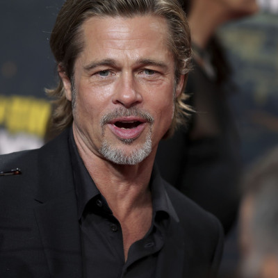 Ο Brad Pitt εμφανίστηκε στο Φεστιβάλ Βενετίας πιο γυμνασμένος και πιο σέξι από ποτέ (photos)