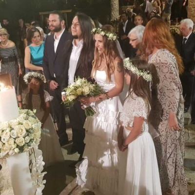 Γάμος Ευρυδίκης - Κατσιώνη: Το παραμυθένιο νυφικό και η υπέρλαμπρη νύφη