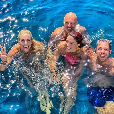 Η Μαίρη Συνατσάκη και η παρέα της έδωσαν λύση στα ερωτικά προβλήματα των θαυμαστών της (video)