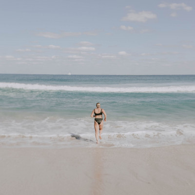 Έχεις πολλούς καλούς λόγους για να συνεχίσεις και το φθινόπωρο το τρέξιμο στη θάλασσα