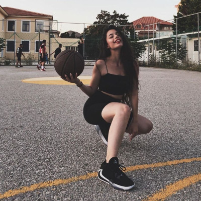 Η Natasha Kay μόλις έκανε το απόλυτο μανικιούρ του Σεπτεμβρίου